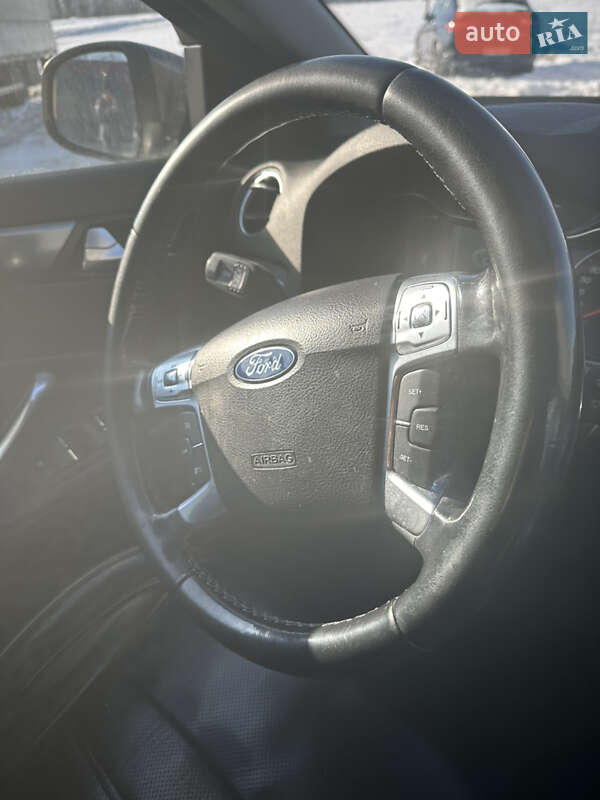 Седан Ford Mondeo 2013 в Львове