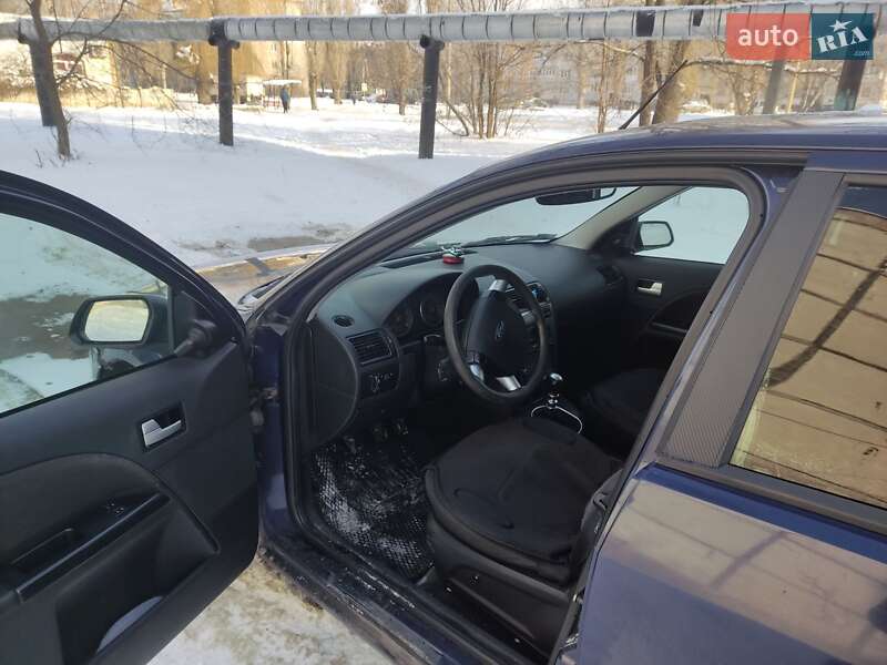 Ліфтбек Ford Mondeo 2001 в Павлограді