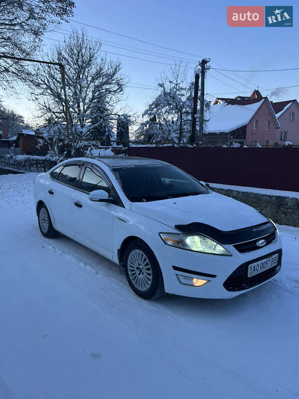 Седан Ford Mondeo 2011 в Хусте