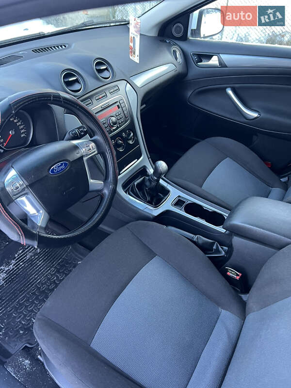 Седан Ford Mondeo 2011 в Хусте