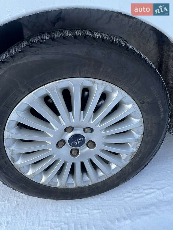 Седан Ford Mondeo 2011 в Хусте