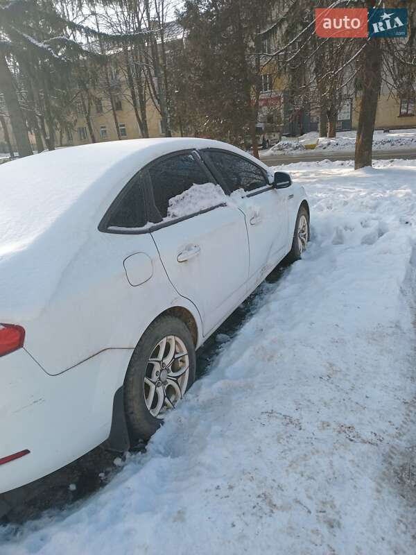 Седан Ford Mondeo 2012 в Новому Розділі