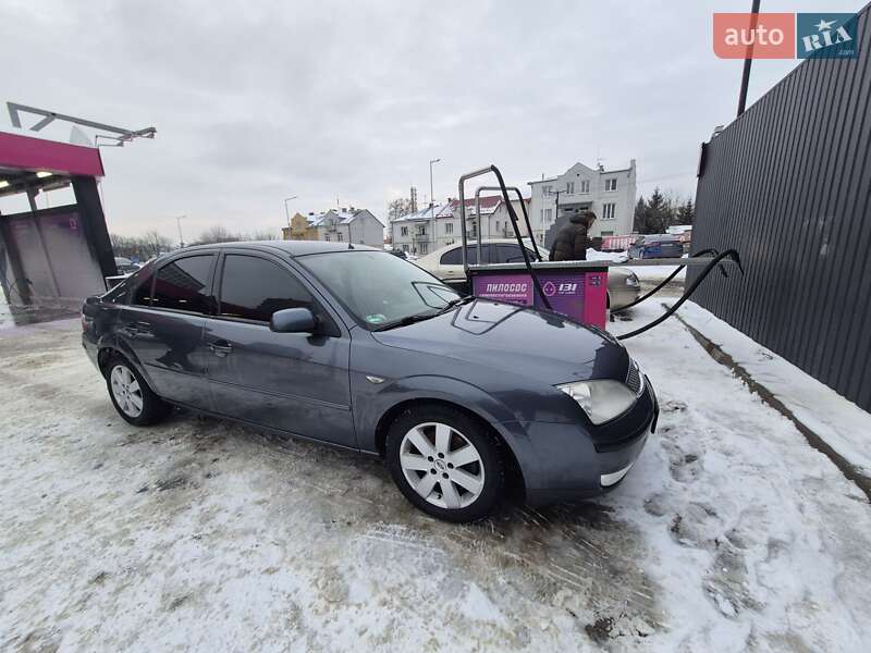 Лифтбек Ford Mondeo 2004 в Староконстантинове