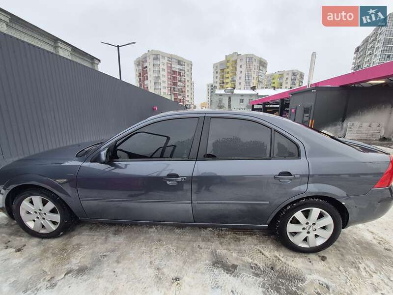 Лифтбек Ford Mondeo 2004 в Староконстантинове