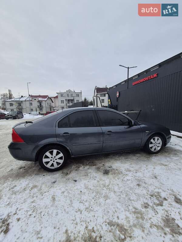 Лифтбек Ford Mondeo 2004 в Староконстантинове