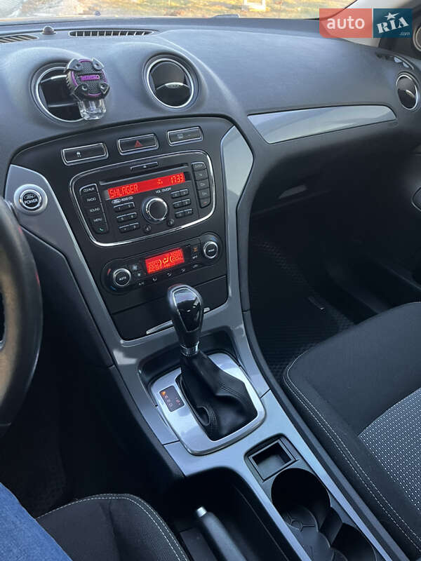 Лифтбек Ford Mondeo 2013 в Львове