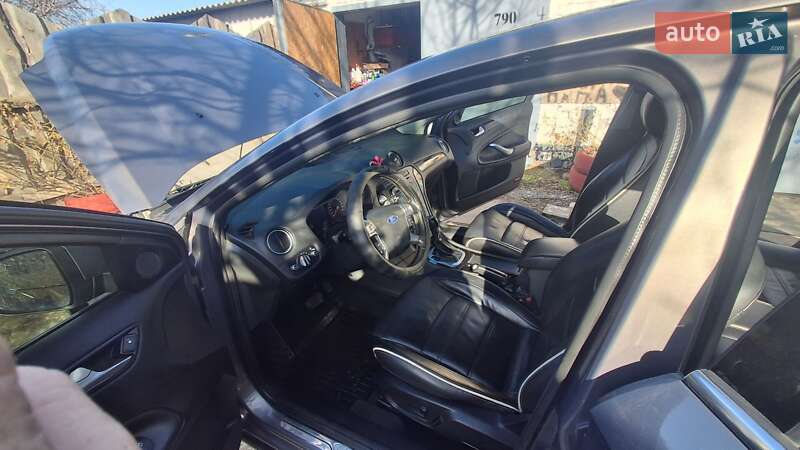 Седан Ford Mondeo 2011 в Павлограді