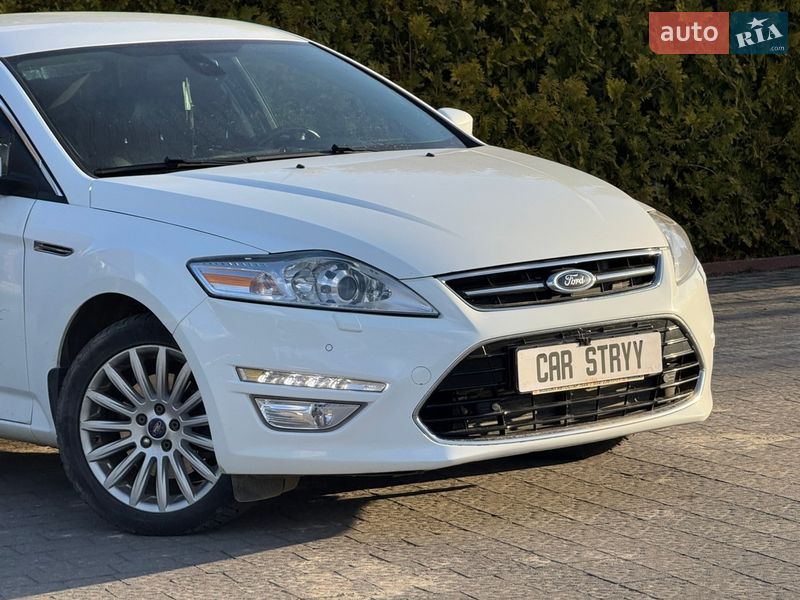 Седан Ford Mondeo 2012 в Стрию