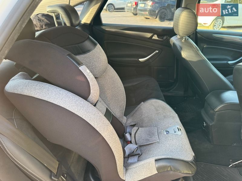 Седан Ford Mondeo 2012 в Стрию