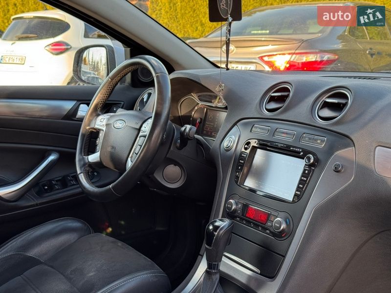 Седан Ford Mondeo 2012 в Стрию