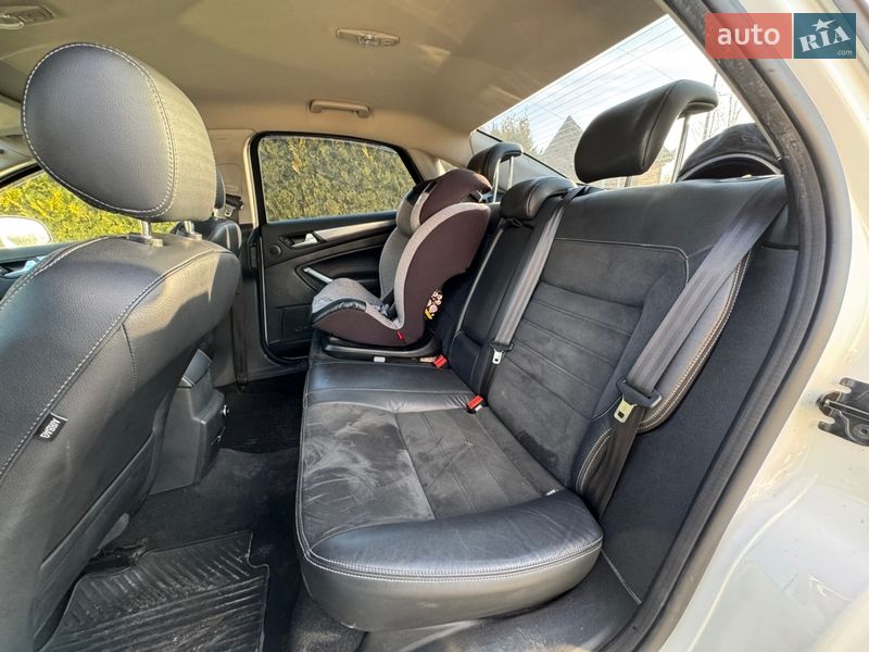 Седан Ford Mondeo 2012 в Стрию