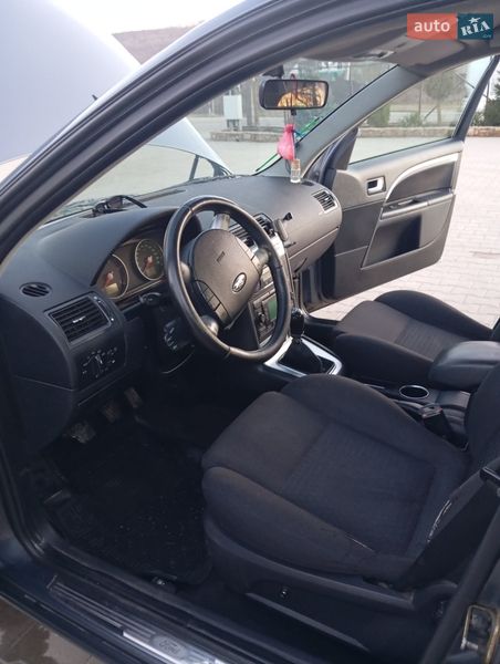 Ліфтбек Ford Mondeo 2004 в Могилів-Подільському