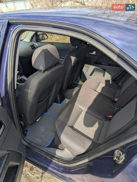 Ліфтбек Ford Mondeo 2001 в Рівному фото 4 Ліфтбек Ford Mondeo 2001 в Рівному