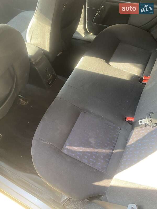 Универсал Ford Mondeo 2002 в Дубровице