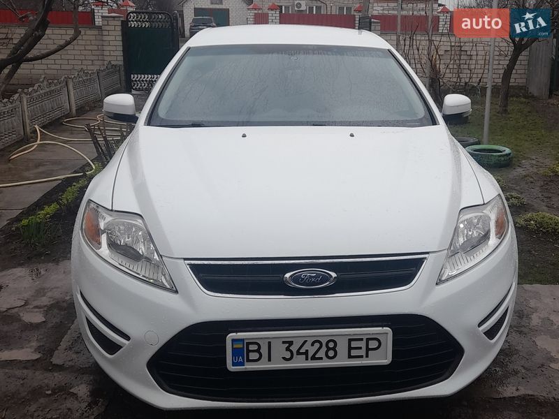 Седан Ford Mondeo 2013 в Новых Санжарах