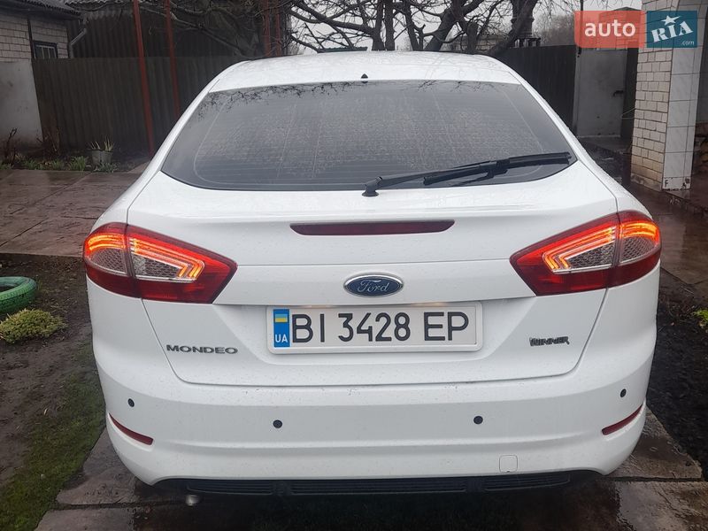 Седан Ford Mondeo 2013 в Новых Санжарах