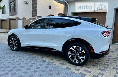 Внедорожник / Кроссовер Ford Mustang Mach-E 2020 в 