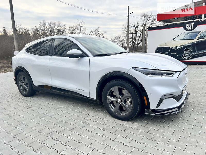 Позашляховик / Кросовер Ford Mustang Mach-E 2021 в Новоселиці