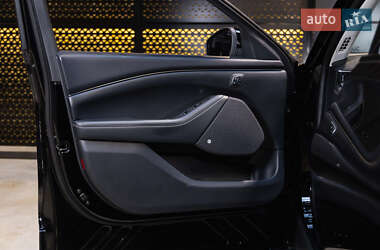 Внедорожник / Кроссовер Ford Mustang Mach-E 2021 в 