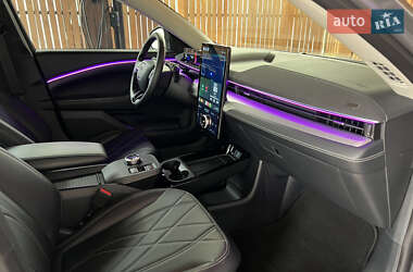 Позашляховик / Кросовер Ford Mustang Mach-E 2021 в 