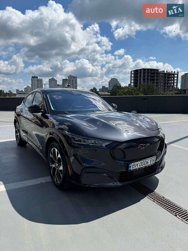 Позашляховик / Кросовер Ford Mustang Mach-E 2021 в 