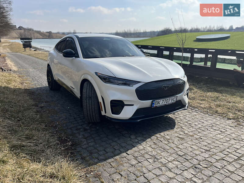 Позашляховик / Кросовер Ford Mustang Mach-E 2021 в Рівному
