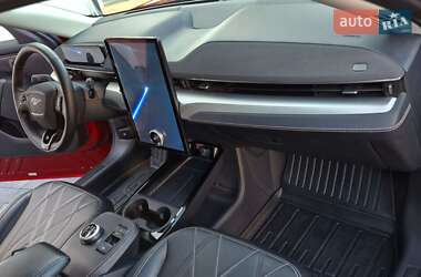 Позашляховик / Кросовер Ford Mustang Mach-E 2021 в 