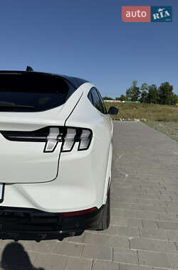 Позашляховик / Кросовер Ford Mustang Mach-E 2023 в 