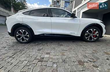Внедорожник / Кроссовер Ford Mustang Mach-E 2021 в 