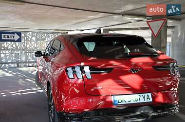Внедорожник / Кроссовер Ford Mustang Mach-E 2021 в 