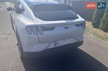 Позашляховик / Кросовер Ford Mustang Mach-E 2021 в 