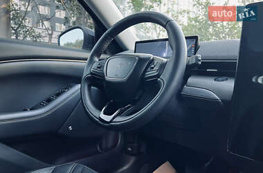 Внедорожник / Кроссовер Ford Mustang Mach-E 2021 в 