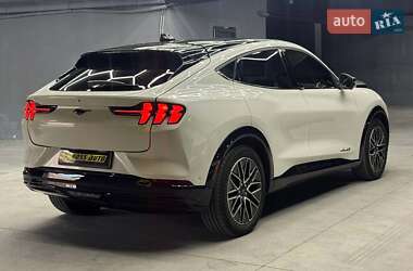 Позашляховик / Кросовер Ford Mustang Mach-E 2024 в 
