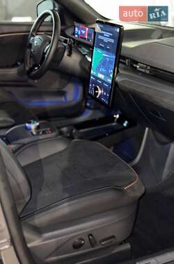 Позашляховик / Кросовер Ford Mustang Mach-E 2023 в  фото 23 Позашляховик / Кросовер Ford Mustang Mach-E 2023 в
