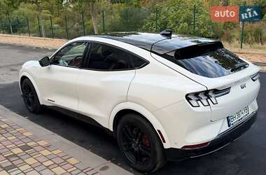 Позашляховик / Кросовер Ford Mustang Mach-E 2021 в 