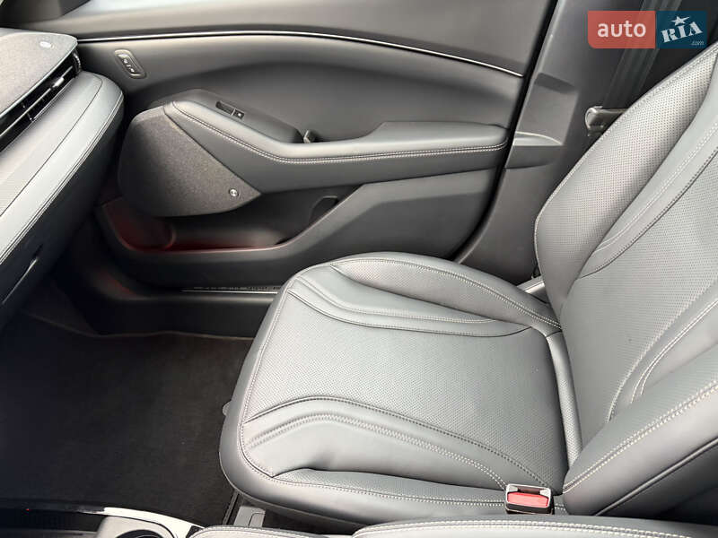 Позашляховик / Кросовер Ford Mustang Mach-E 2023 в Рівному