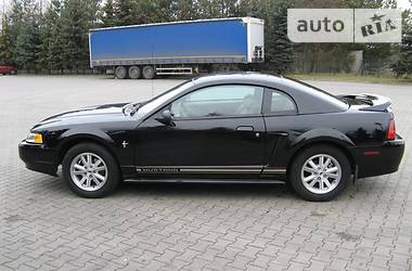 Купе Ford Mustang 2000 в 