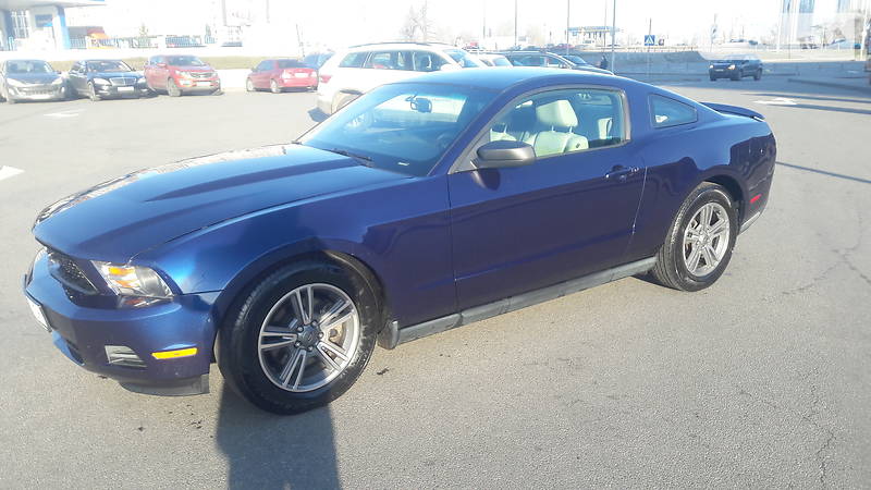 Купе Ford Mustang 2011 в Києві