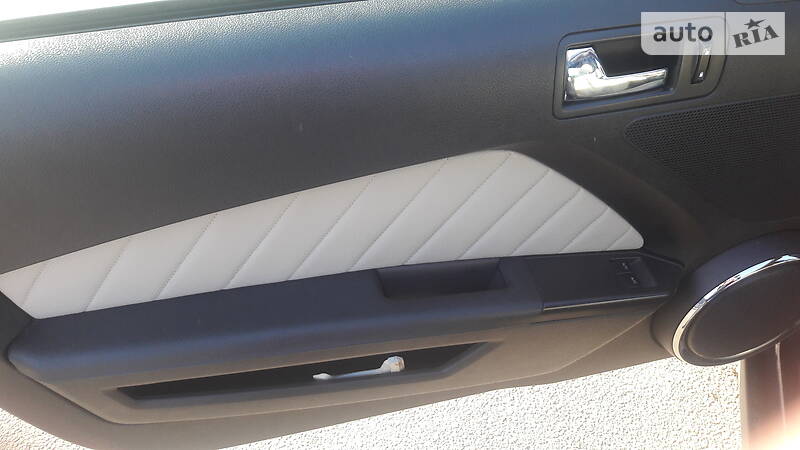 Купе Ford Mustang 2011 в Києві