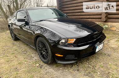 Купе Ford Mustang 2011 в Киеве