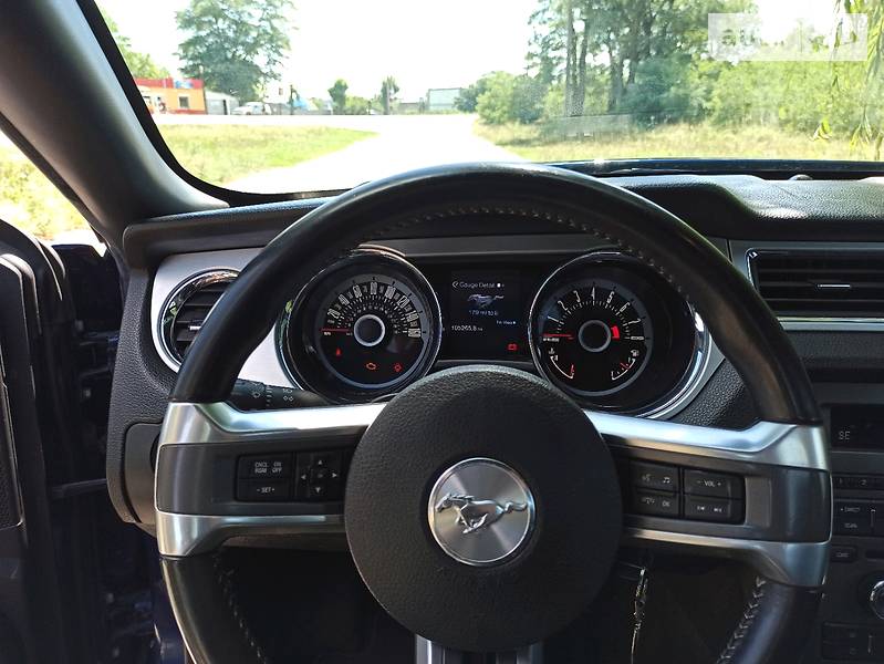 Купе Ford Mustang 2012 в Кропивницком