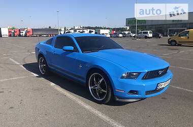 Купе Ford Mustang 2011 в Киеве