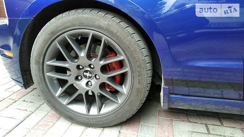 Купе Ford Mustang 2012 в Кропивницком