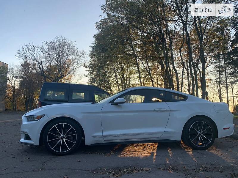 Купе Ford Mustang 2016 в Львове