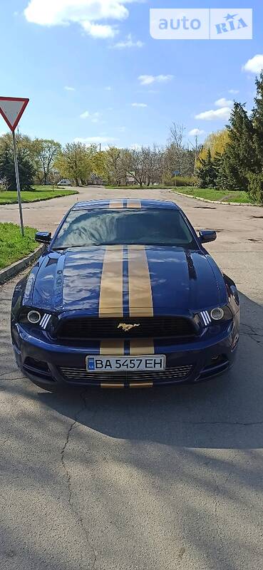 Купе Ford Mustang 2012 в Кропивницком