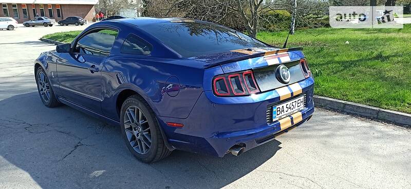 Купе Ford Mustang 2012 в Кропивницком