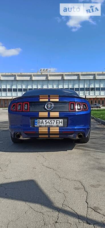 Купе Ford Mustang 2012 в Кропивницком