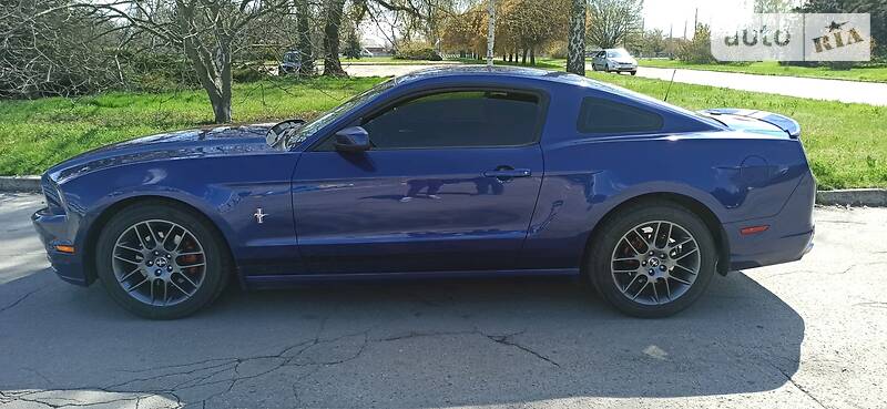 Купе Ford Mustang 2012 в Кропивницком