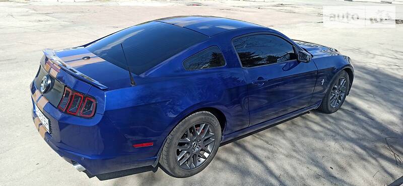 Купе Ford Mustang 2012 в Кропивницком