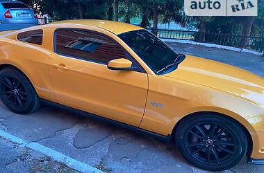 Купе Ford Mustang 2011 в Киеве